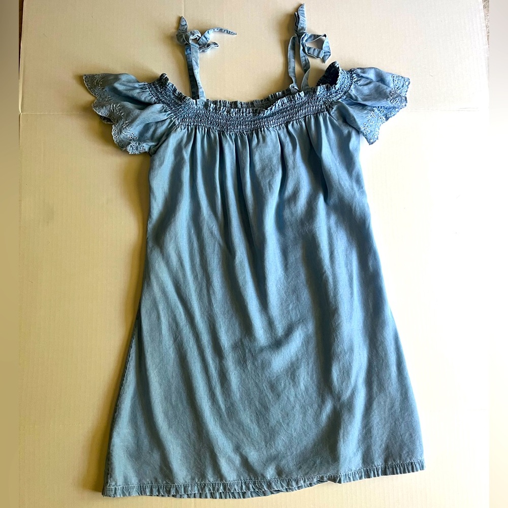 Cute blue loose fitting mini dress.